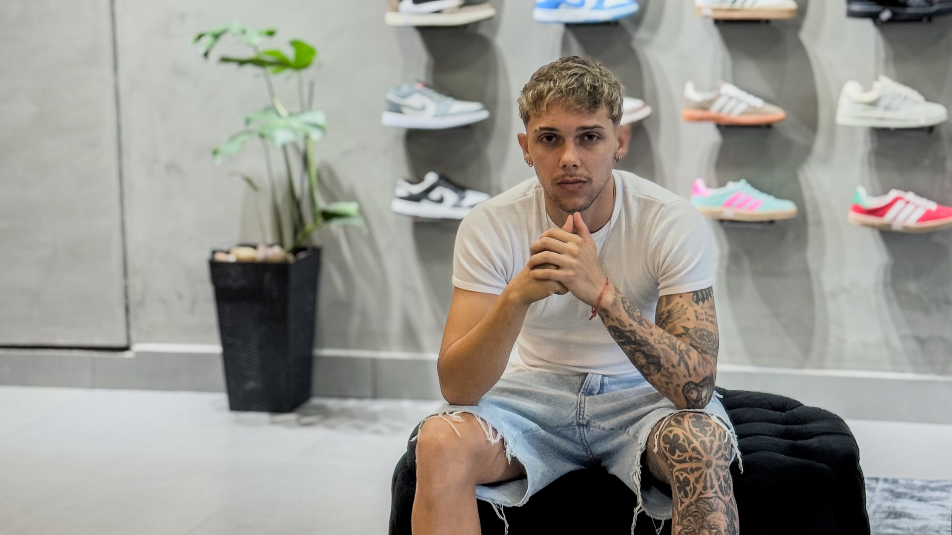 Modelo streetwear